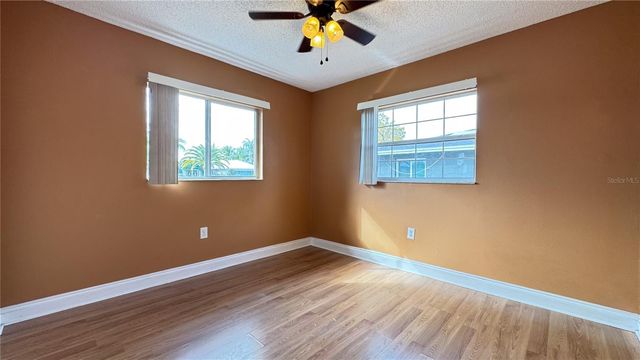 933 SE 26TH STREET, Cape Coral, FL 33904