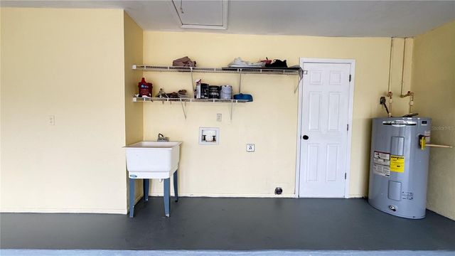 933 SE 26TH STREET, Cape Coral, FL 33904