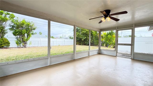 933 SE 26TH STREET, Cape Coral, FL 33904