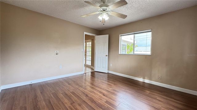 933 SE 26TH STREET, Cape Coral, FL 33904