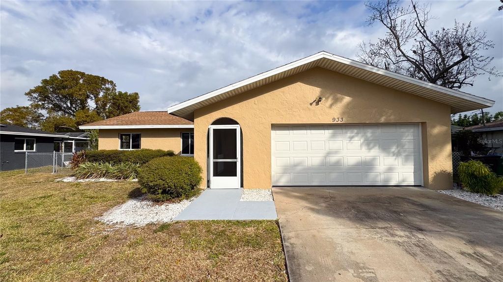 933 SE 26TH STREET, Cape Coral, FL 33904