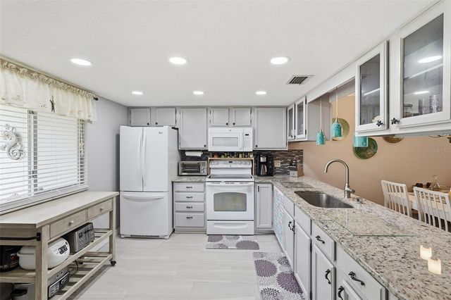 2948 BANCROFT CIRCLE E B, Palm Harbor, FL 34683