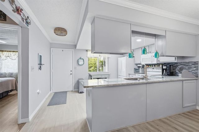 2948 BANCROFT CIRCLE E B, Palm Harbor, FL 34683