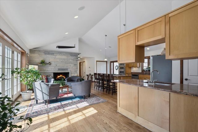 50 W Blodgett Avenue, Lake Bluff, IL 60044