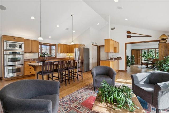 50 W Blodgett Avenue, Lake Bluff, IL 60044