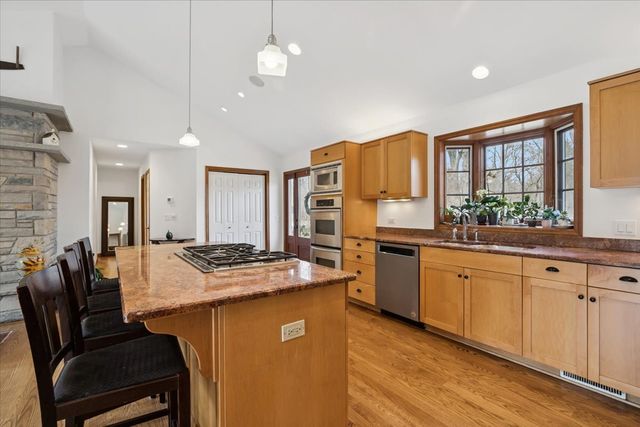 50 W Blodgett Avenue, Lake Bluff, IL 60044