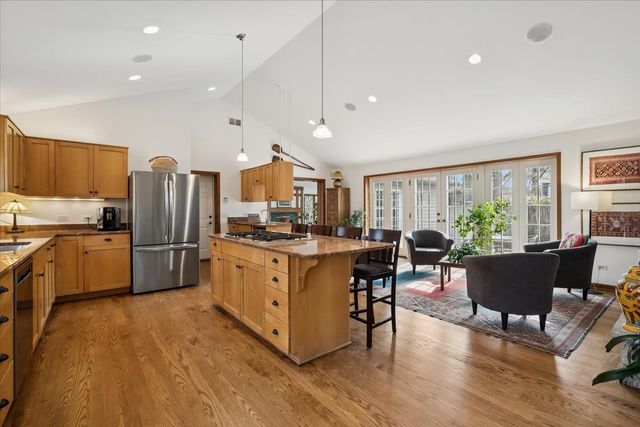 50 W Blodgett Avenue, Lake Bluff, IL 60044