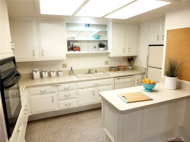 13381 Del Monte Drive M14-28F, Seal Beach, CA 90740