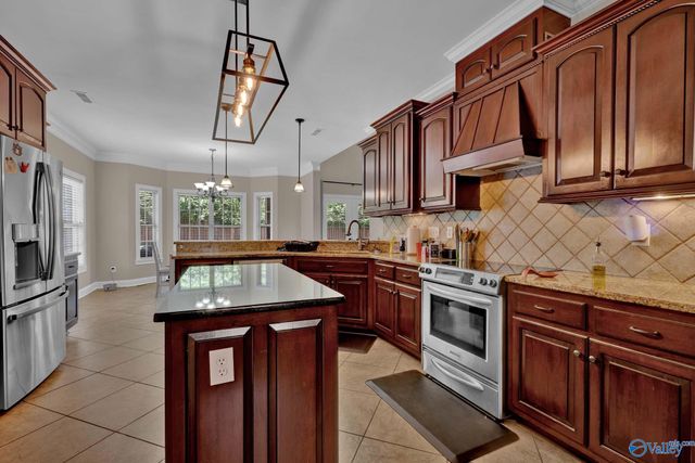 180 Derby Drive, Decatur, AL 35603