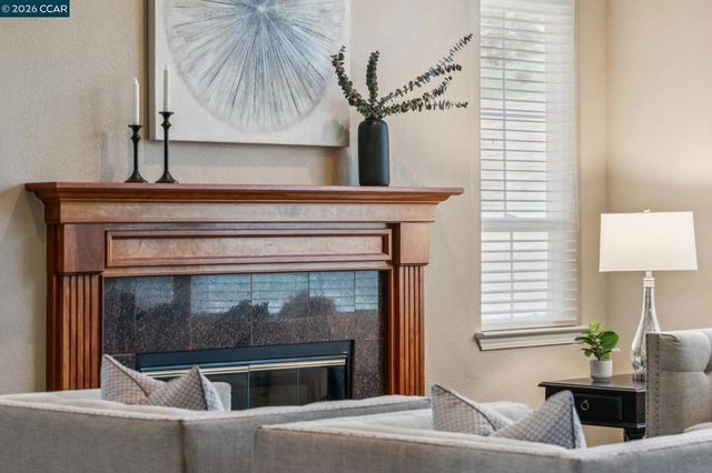 5374 Fernbank Dr, Concord, CA 94521