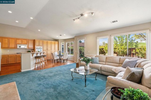 5374 Fernbank Dr, Concord, CA 94521