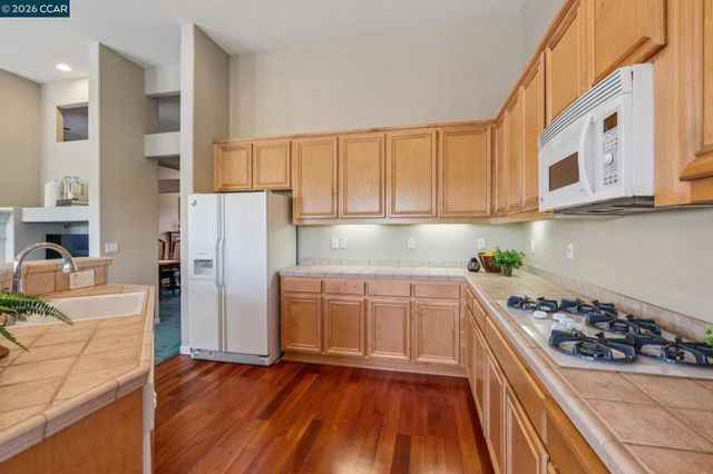 5374 Fernbank Dr, Concord, CA 94521