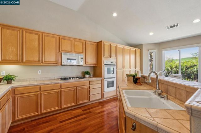 5374 Fernbank Dr, Concord, CA 94521