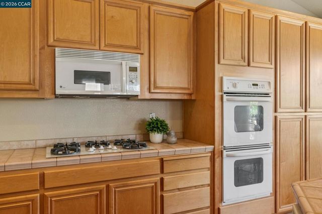 5374 Fernbank Dr, Concord, CA 94521