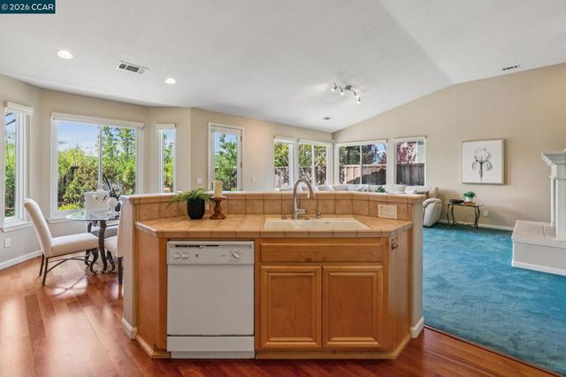 5374 Fernbank Dr, Concord, CA 94521