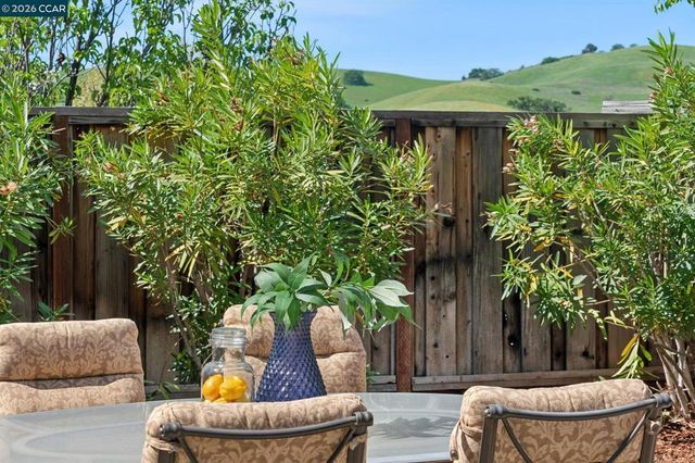 5374 Fernbank Dr, Concord, CA 94521