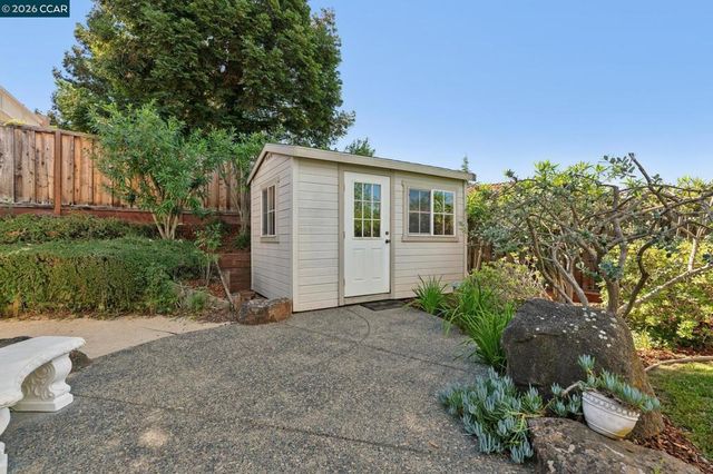 5374 Fernbank Dr, Concord, CA 94521