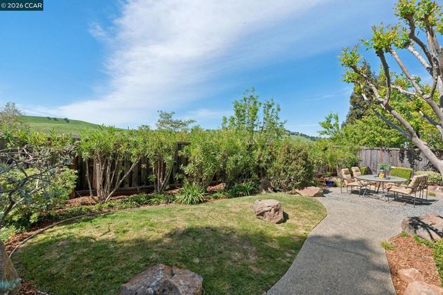 5374 Fernbank Dr, Concord, CA 94521