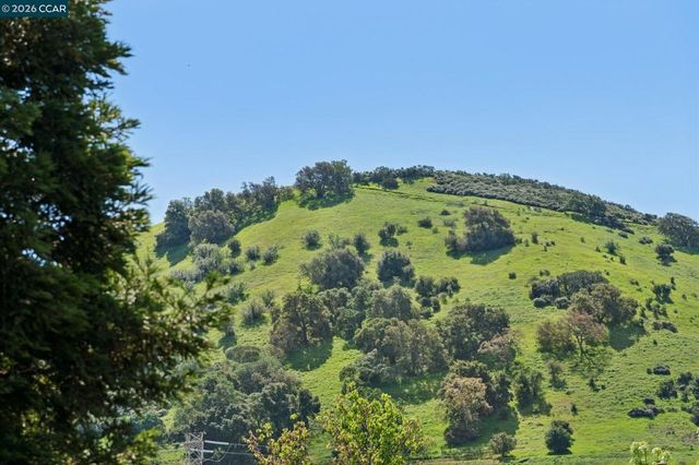 5374 Fernbank Dr, Concord, CA 94521