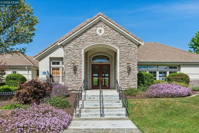 5374 Fernbank Dr, Concord, CA 94521