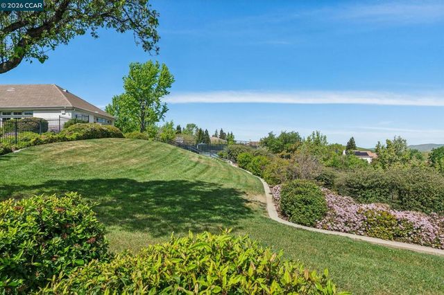 5374 Fernbank Dr, Concord, CA 94521