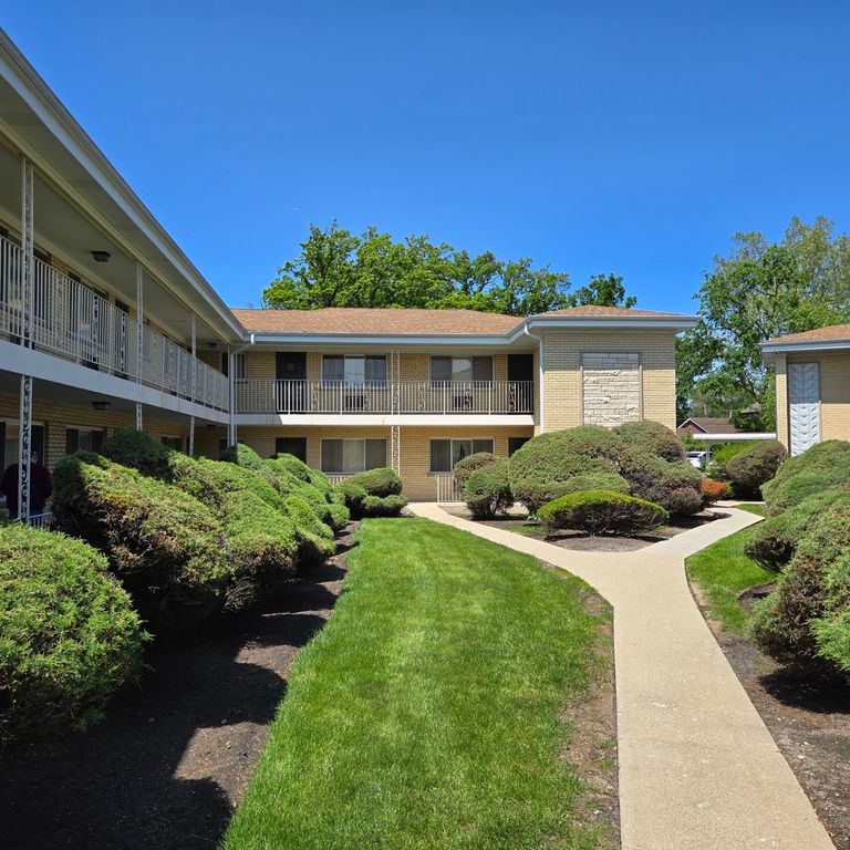 1041 N NORTHWEST Highway A4, Park Ridge, IL 60068