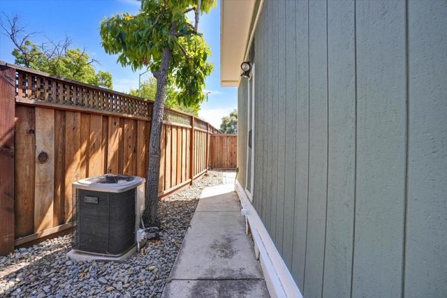 33 La Paloma, Campbell, CA 95008