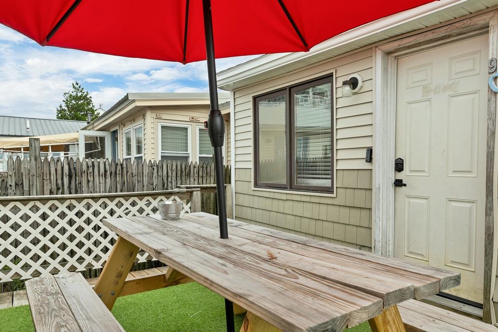 Image 13 of property listing at 9 Riverview Terrace, Hampton, NH 03842