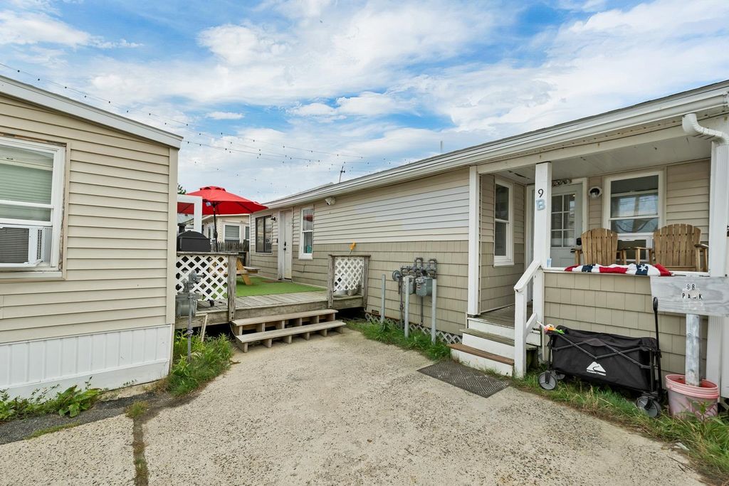 Image 3 of property listing at 9 Riverview Terrace, Hampton, NH 03842