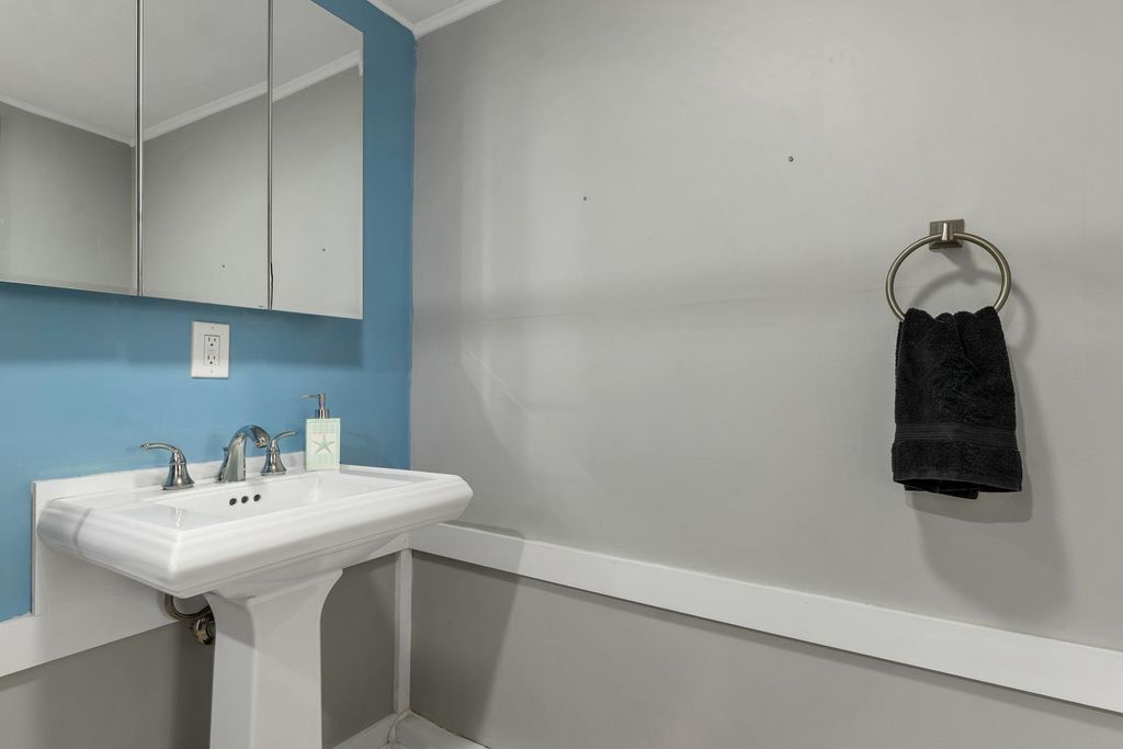 Image 21 of property listing at 9 Riverview Terrace, Hampton, NH 03842