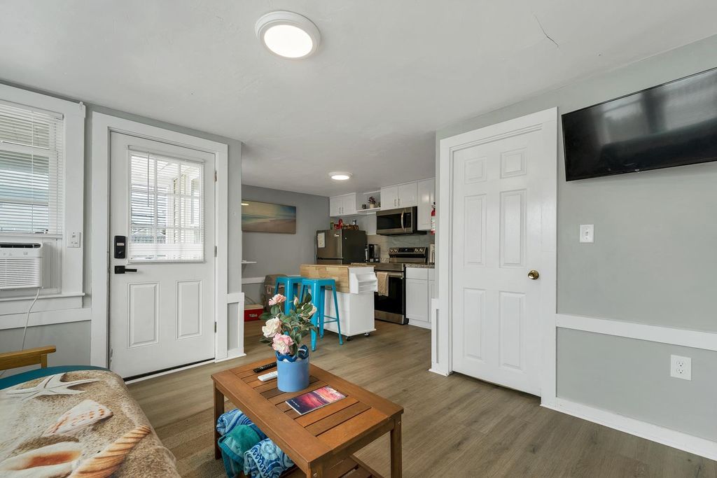 Image 4 of property listing at 9 Riverview Terrace, Hampton, NH 03842