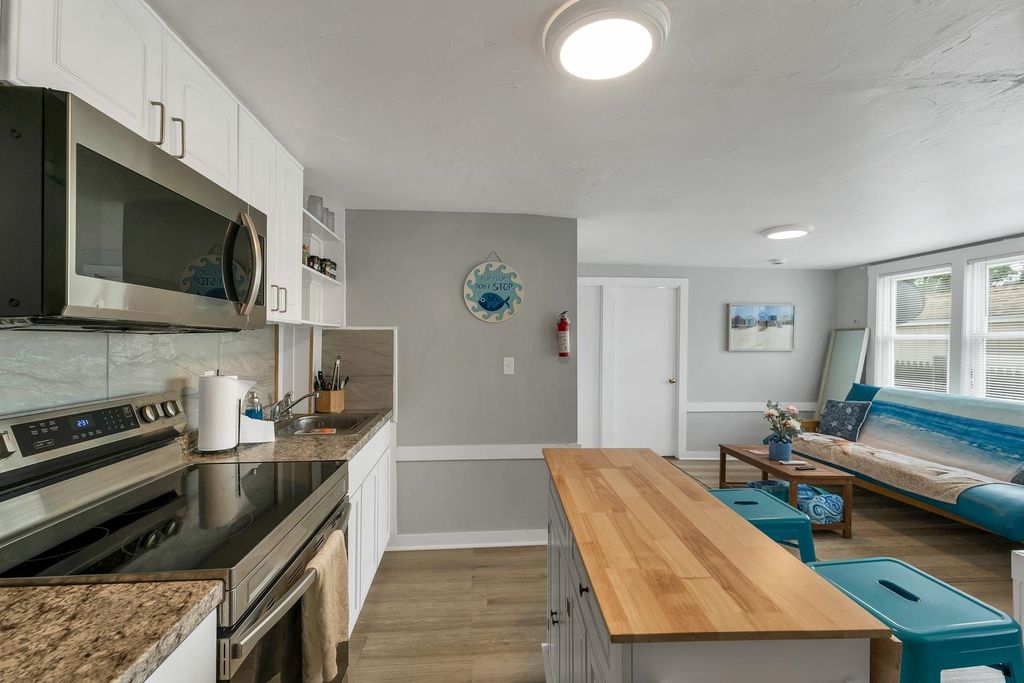 Image 5 of property listing at 9 Riverview Terrace, Hampton, NH 03842