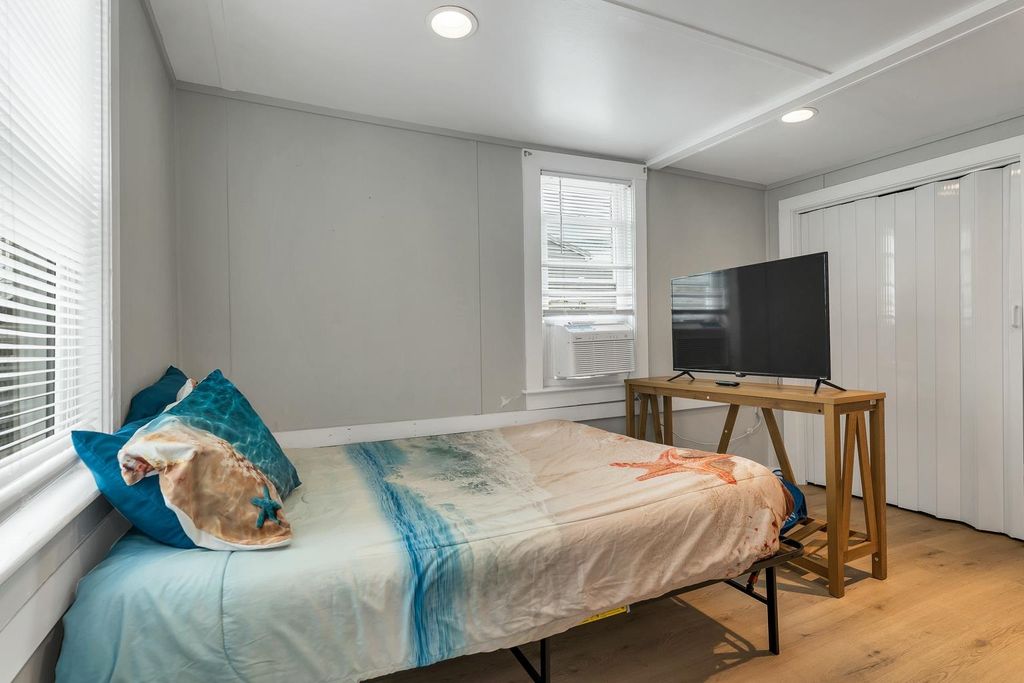 Image 9 of property listing at 9 Riverview Terrace, Hampton, NH 03842