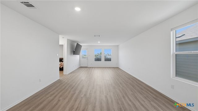 9211 Navarro Vista, Seguin, TX 78155