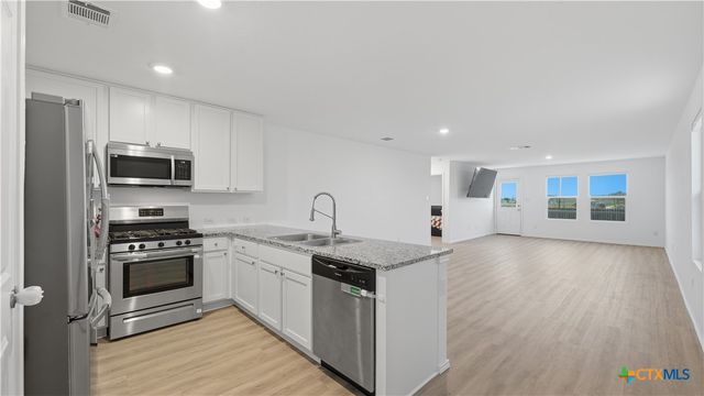 9211 Navarro Vista, Seguin, TX 78155