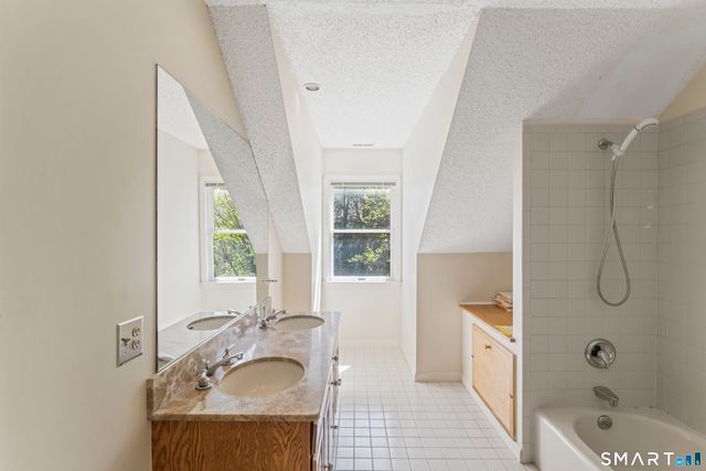 35 Aarons Court, Ridgefield, CT 06877