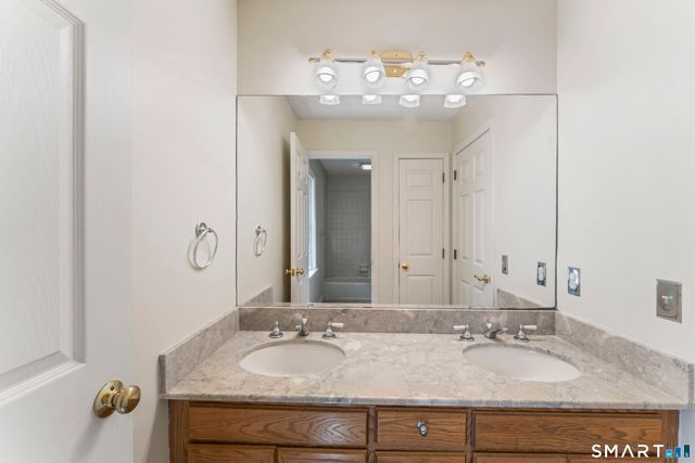 35 Aarons Court, Ridgefield, CT 06877