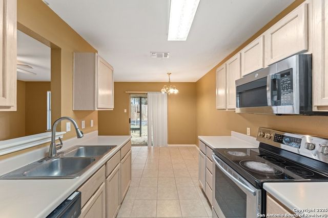 6114 Celtic, San Antonio, TX 78240