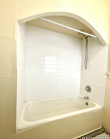 1645 W Mulberry, San Antonio, TX 78201