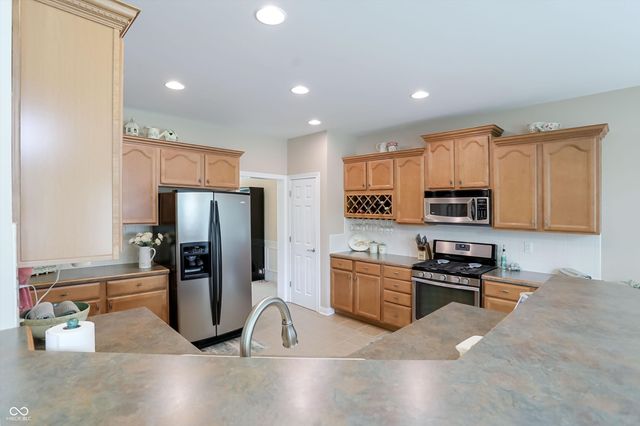 896 Silverleaf Drive, Greenwood, IN 46143
