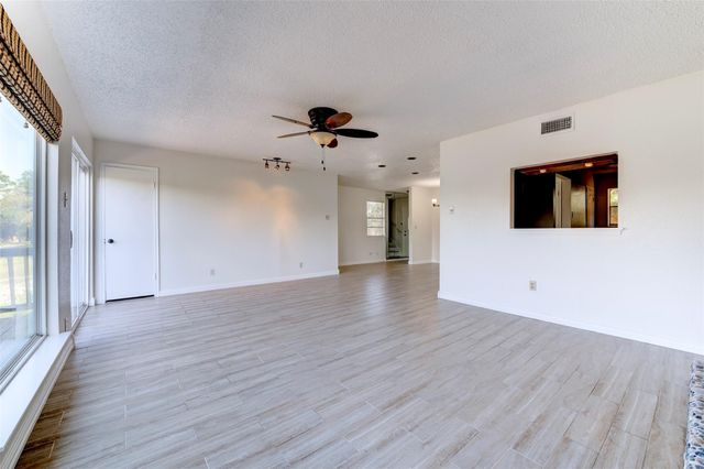 2137 Casa Rio Circle, Dickinson, TX 77539