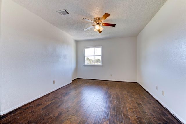 2137 Casa Rio Circle, Dickinson, TX 77539