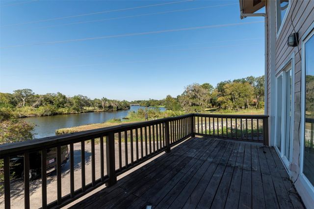 2137 Casa Rio Circle, Dickinson, TX 77539