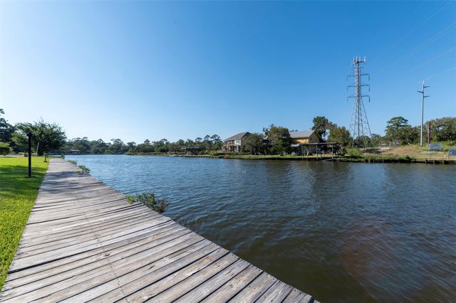 2137 Casa Rio Circle, Dickinson, TX 77539