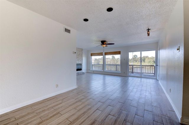2137 Casa Rio Circle, Dickinson, TX 77539