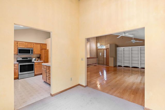 2879 Devonshire Place, Woodbury, MN 55125