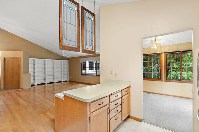 2879 Devonshire Place, Woodbury, MN 55125