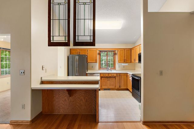 2879 Devonshire Place, Woodbury, MN 55125