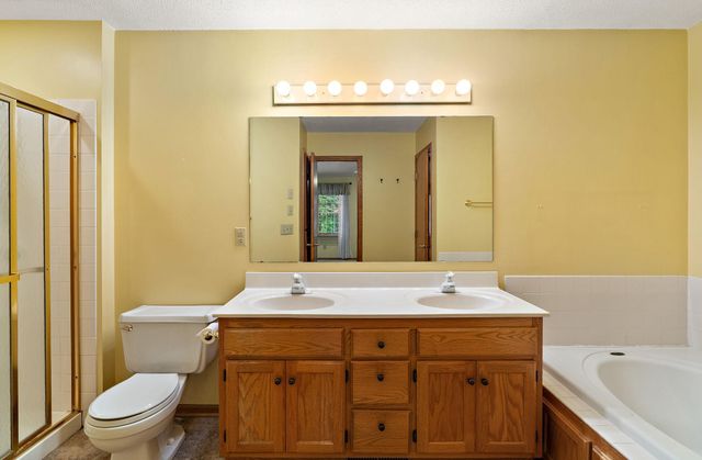2879 Devonshire Place, Woodbury, MN 55125