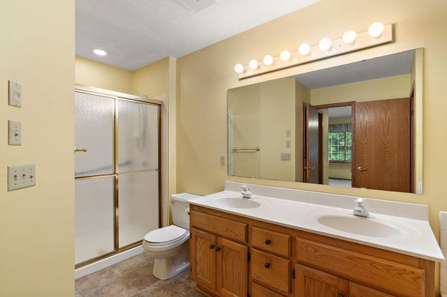 2879 Devonshire Place, Woodbury, MN 55125